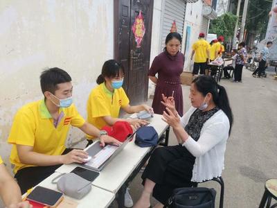 菏澤學院黨員“雙報到” 深入社區踐初心，健康咨詢暖人心