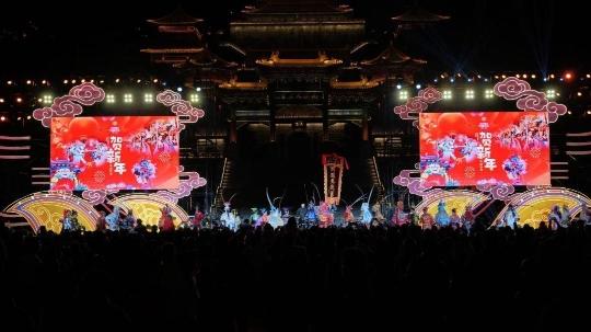 賞燈景看巡演品美食 大灣區(qū)燈會迎春節(jié)客流高峰，舞臺藝術(shù)造型策劃煥新彩